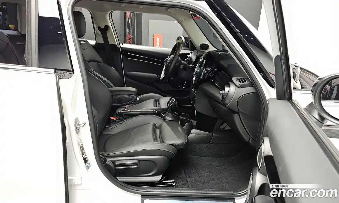 Mini Cooper 2023 1.5 Автомат в Москве № 214179, фото 10