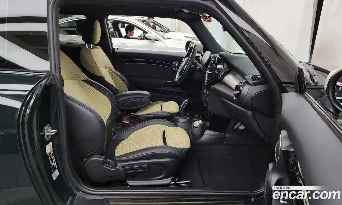 Mini Cooper 2023 1.5 Автомат в Москве № 214325, фото 3