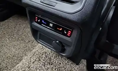 Volkswagen Tiguan 2023 2.0 Автомат в Москве № 215083, миниатюра 3