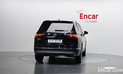 Volkswagen Tiguan 2018 2.0 Автомат в Москве № 215148, миниатюра 11