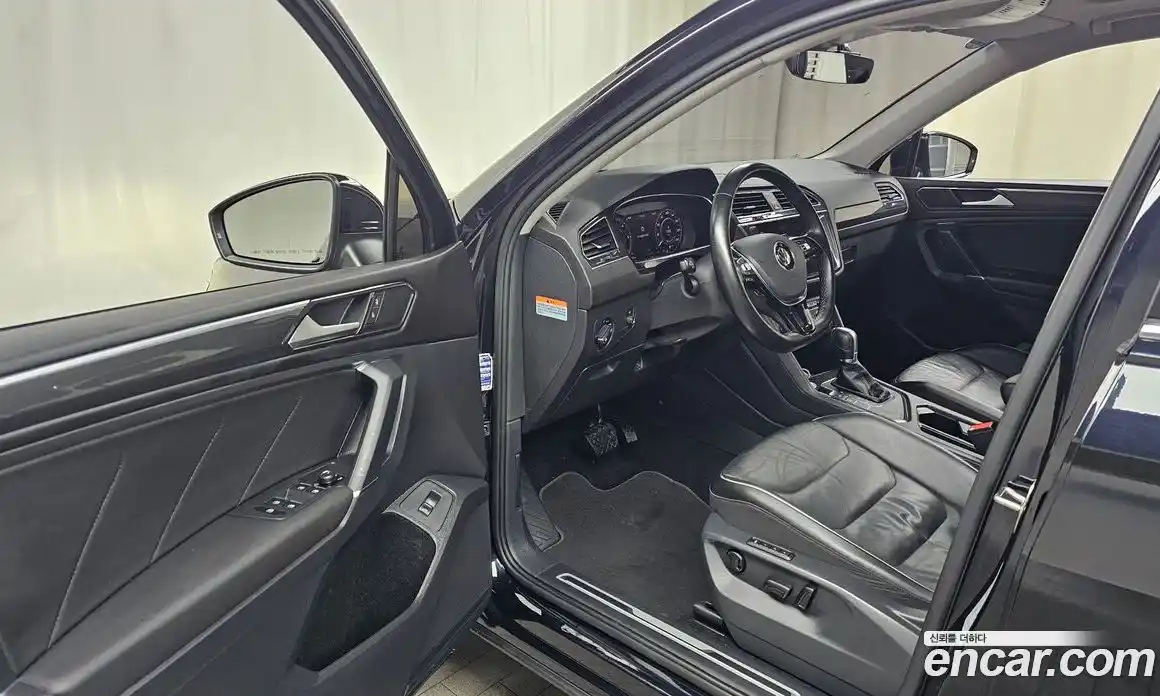 Volkswagen Tiguan 2018 2.0 Автомат в Москве № 215148, фото 16