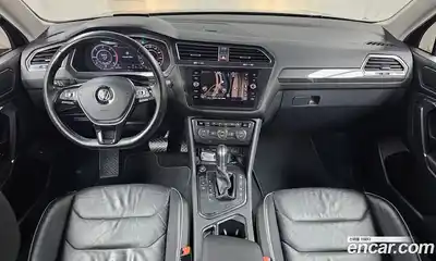 Volkswagen Tiguan 2018 2.0 Автомат в Москве № 215148, миниатюра 2