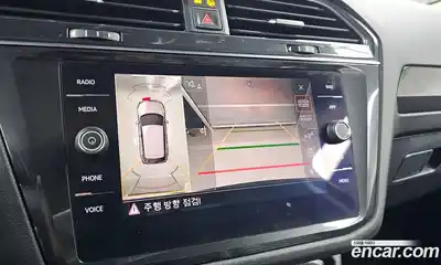 Volkswagen Tiguan 2018 2.0 Автомат в Москве № 215148, миниатюра 4