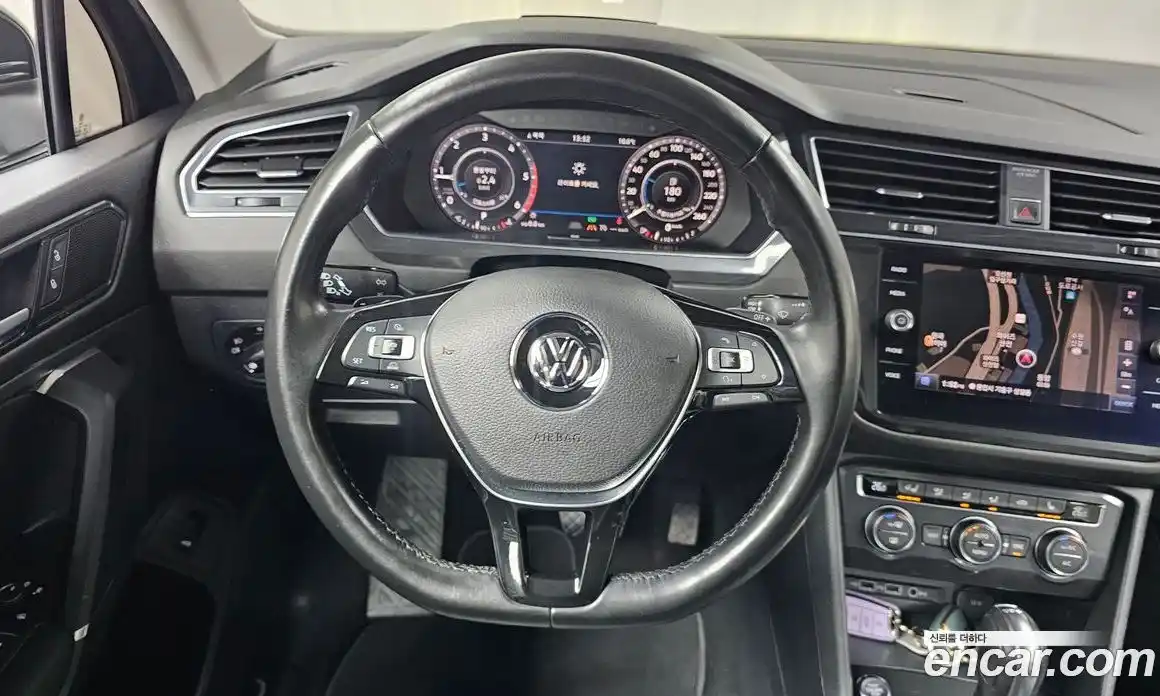 Volkswagen Tiguan 2018 2.0 Автомат в Москве № 215148, фото 6