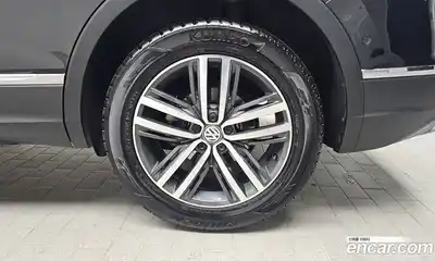 Volkswagen Tiguan 2018 2.0 Автомат в Москве № 215148, миниатюра 8