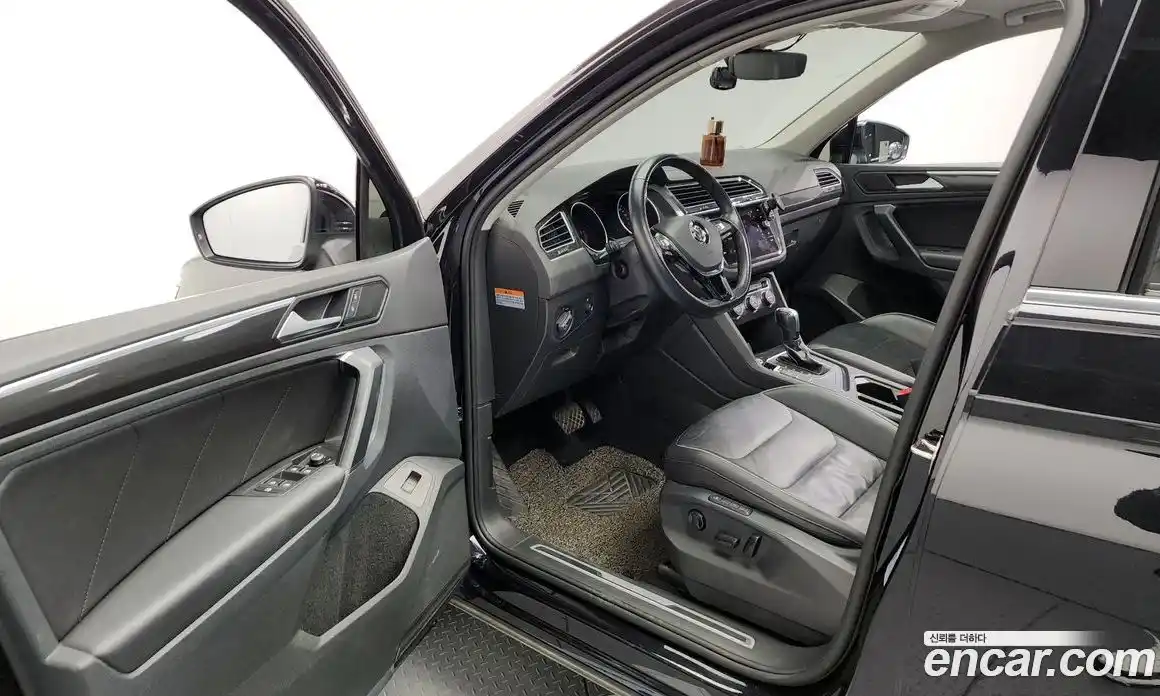 Volkswagen Tiguan 2020 2.0 Автомат в Москве № 215291, фото 11