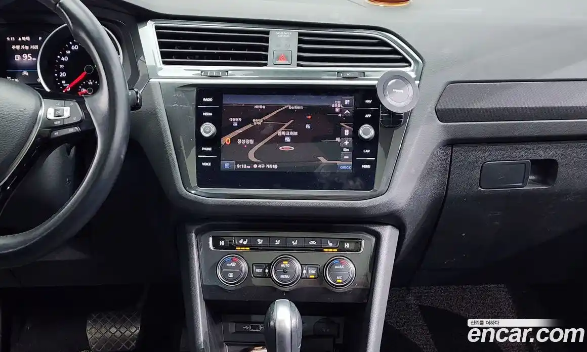 Volkswagen Tiguan 2020 2.0 Автомат в Москве № 215291, фото 3