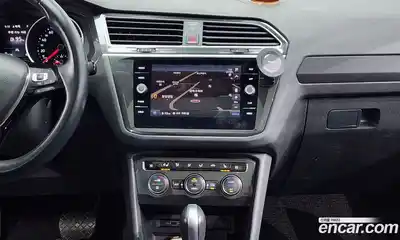 Volkswagen Tiguan 2020 2.0 Автомат в Москве № 215291, миниатюра 3