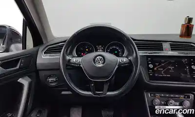 Volkswagen Tiguan 2020 2.0 Автомат в Москве № 215291, миниатюра 4