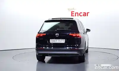Volkswagen Tiguan 2020 2.0 Автомат в Москве № 215291, миниатюра 8