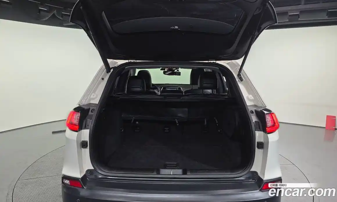 Jeep Cherokee 2019 2.4 Автомат в Москве № 232750, фото 9