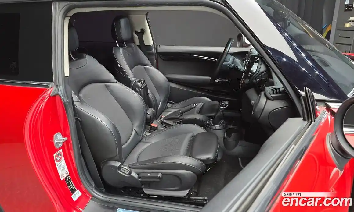 Mini Cooper 2015 1.5 Автомат в Москве № 253469, фото 1