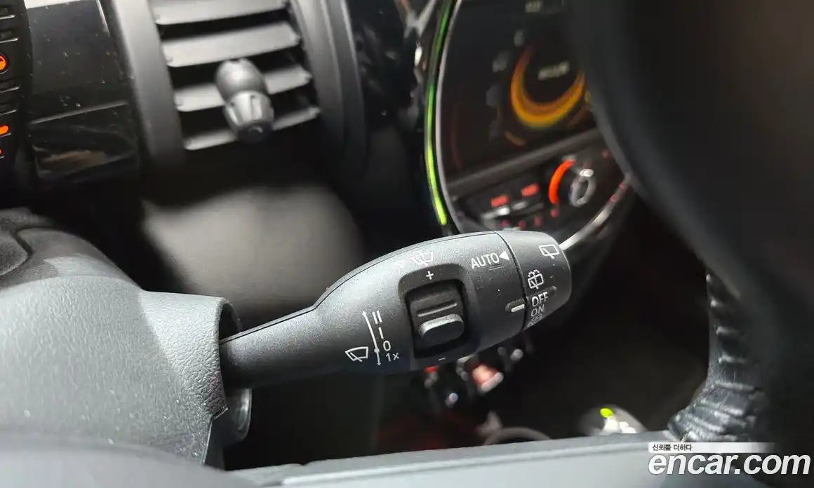 Mini Cooper 2015 1.5 Автомат в Москве № 253469, фото 12