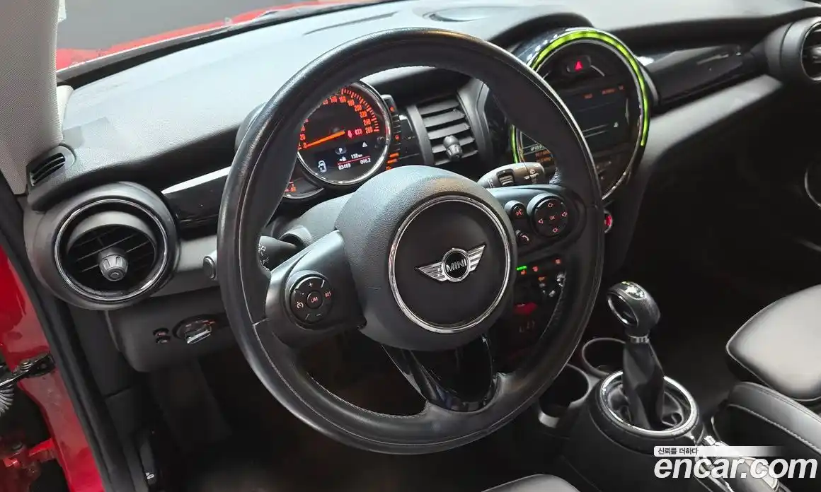 Mini Cooper 2015 1.5 Автомат в Москве № 253469, фото 3