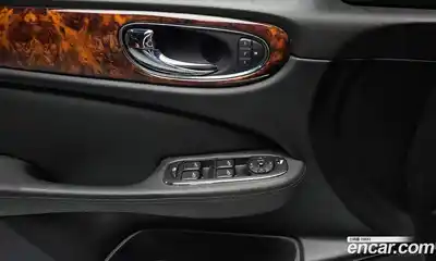 Jaguar XJ-8 2005 4.2 Автомат в Москве № 283832, миниатюра 3