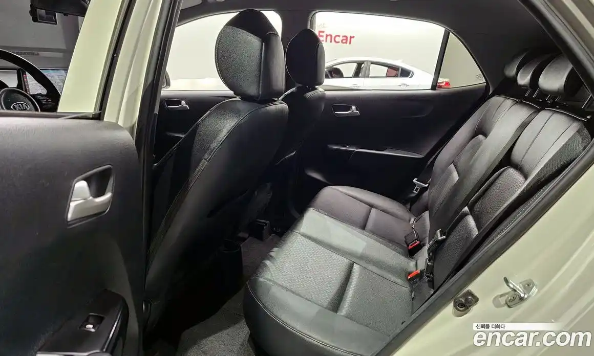 Kia Morning 2017 1.0 Автомат в Москве № 51528, фото 16