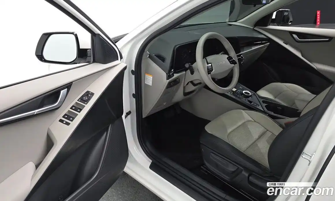 Kia Niro 2023 0.2 Автомат в Москве № 115270, фото 13