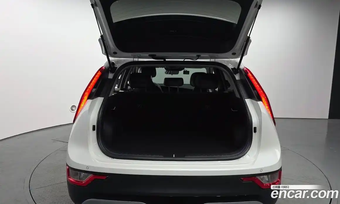 Kia Niro 2023 0.2 Автомат в Москве № 115270, фото 4