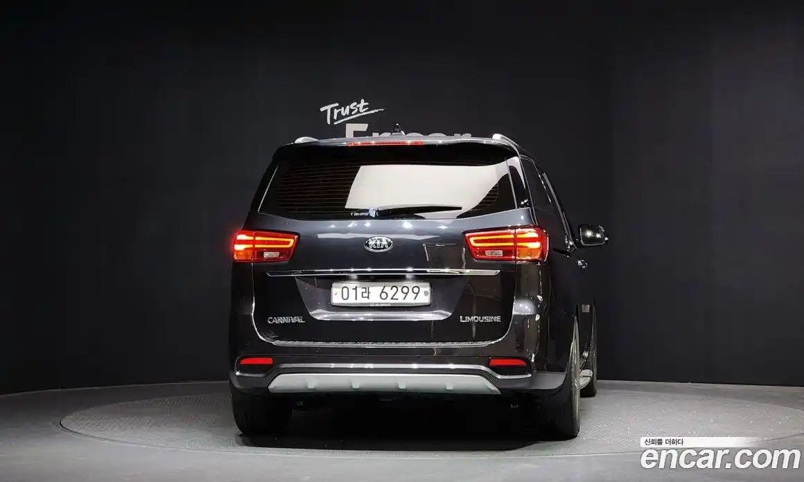 Kia Canival 2019 2.2 Автомат в Москве № 134033, фото 13