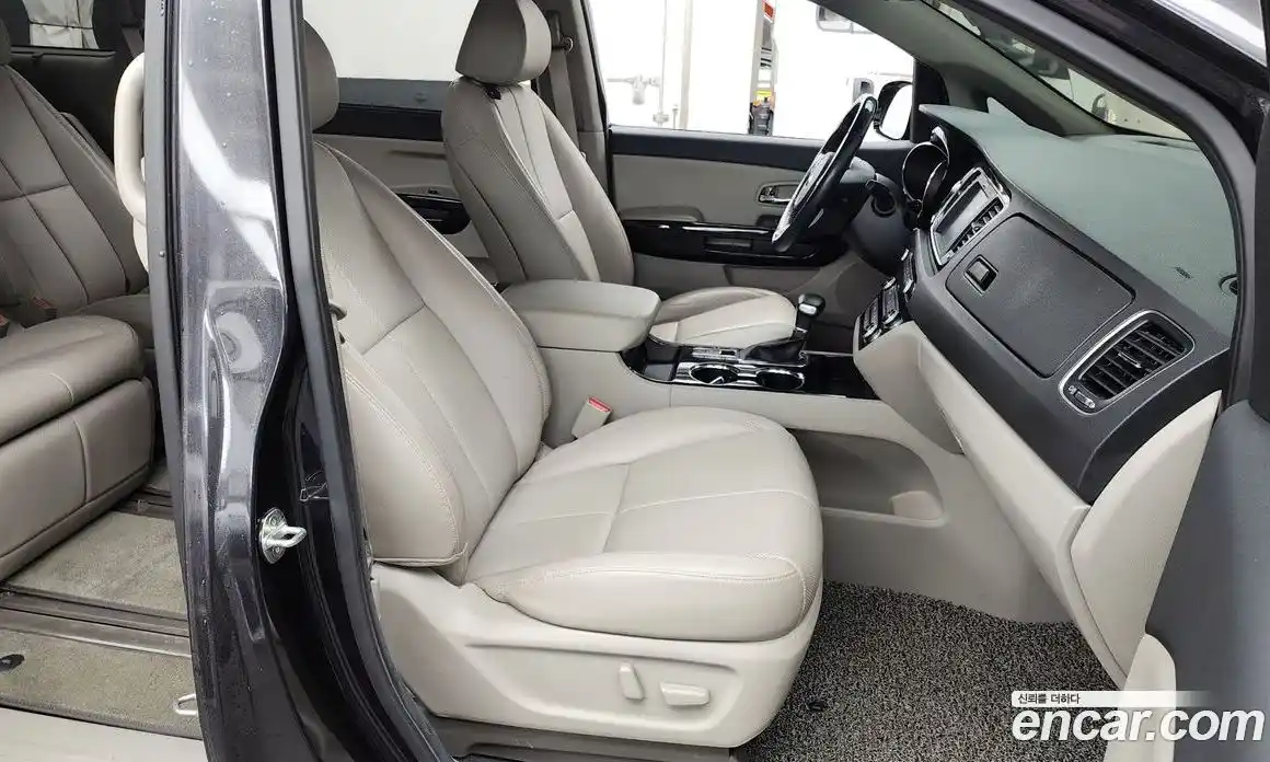 Kia Canival 2019 2.2 Автомат в Москве № 134033, фото 15