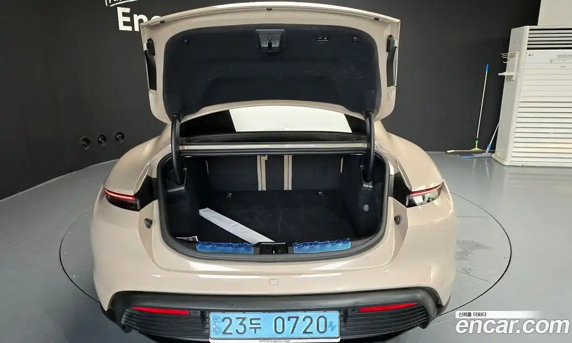 Porsche Taycan 2021 0.1 Автомат в Москве № 136801, фото 5