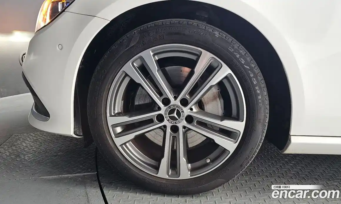 Mercedes-Benz E-Class 2021 2.0 Автомат в Москве № 150842, фото 14