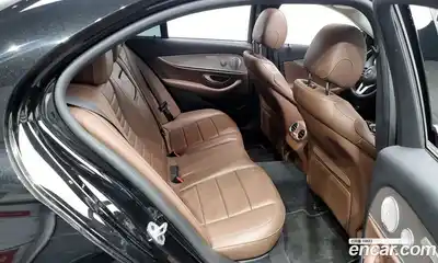 Mercedes-Benz E-Class 2020 2.0 Автомат в Москве № 160634, миниатюра 2