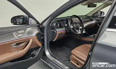 Mercedes-Benz E-Class 2019 2.0 Автомат в Москве № 160921, миниатюра 2