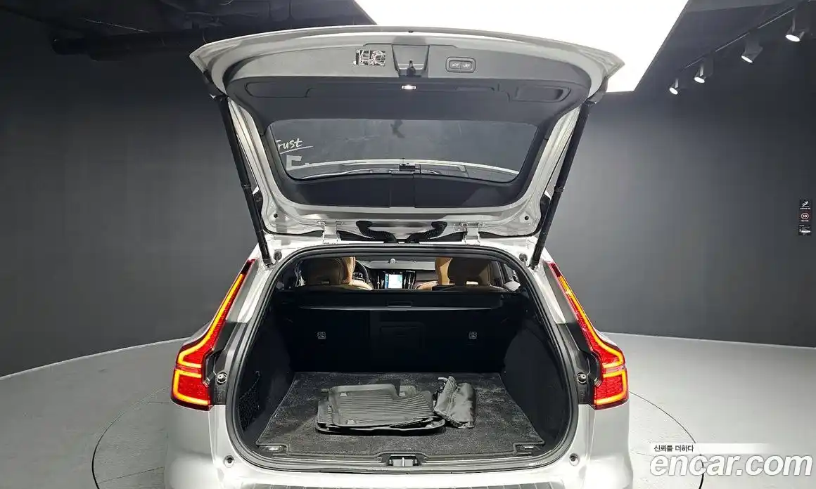 Volvo V60 2022 2.0 Автомат в Москве № 164273, фото 14