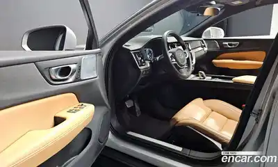 Volvo V60 2022 2.0 Автомат в Москве № 164273, миниатюра 2