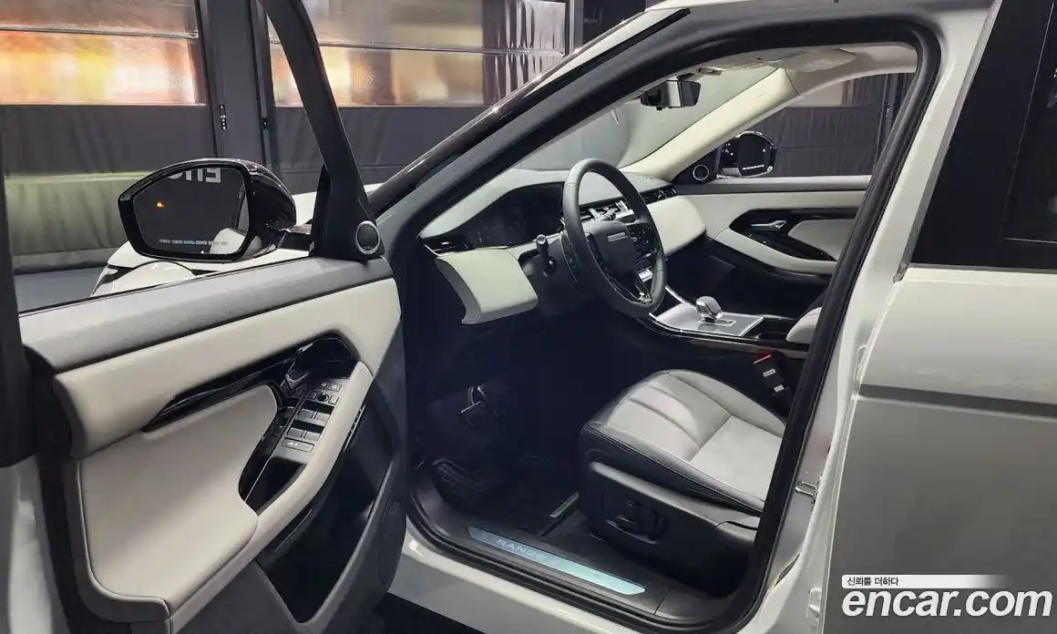 Land Rover Range-Rover Evoque 2024 2.0 Автомат в Москве № 165993, фото 14