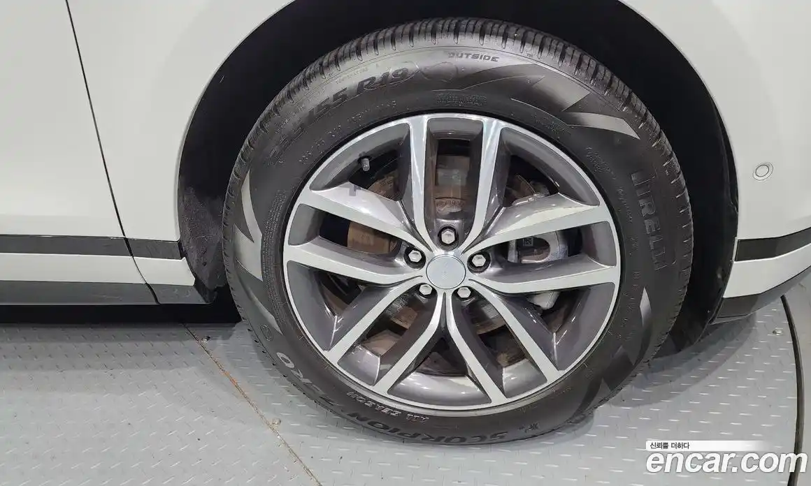 Land Rover Range-Rover Evoque 2024 2.0 Автомат в Москве № 165993, фото 19