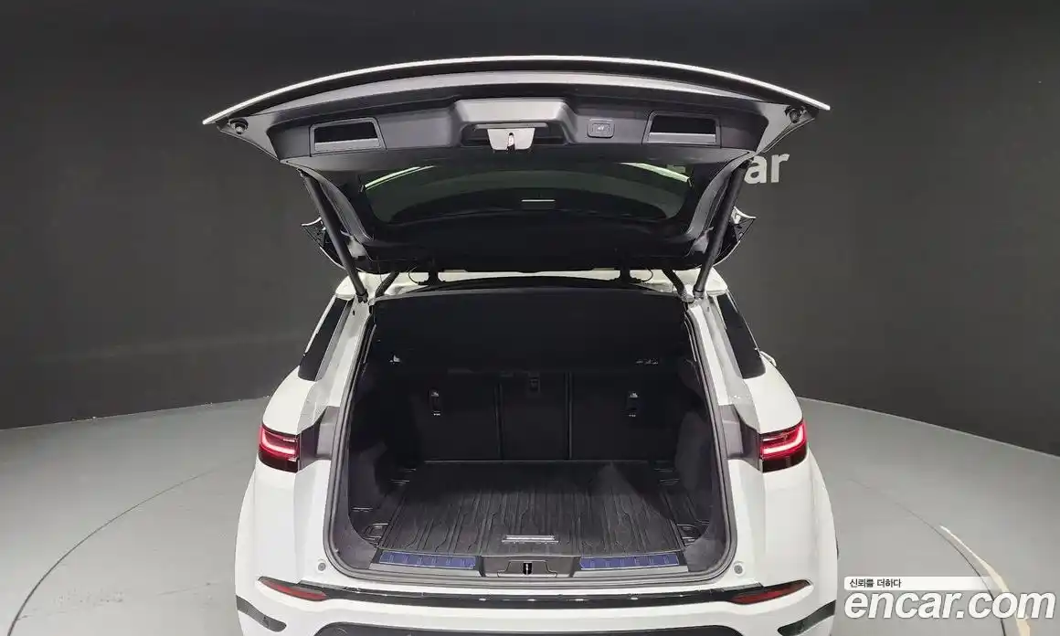 Land Rover Range-Rover Evoque 2024 2.0 Автомат в Москве № 165993, фото 6