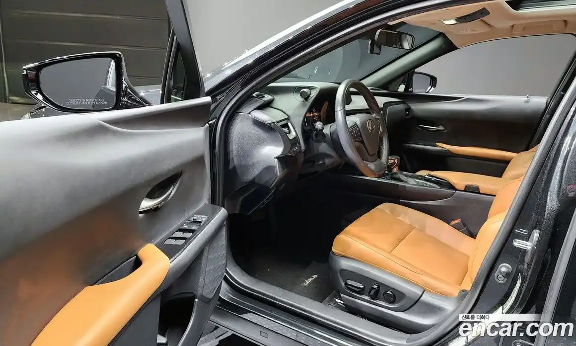 Lexus UX 2021 2.0 Автомат в Москве № 168177, фото 6