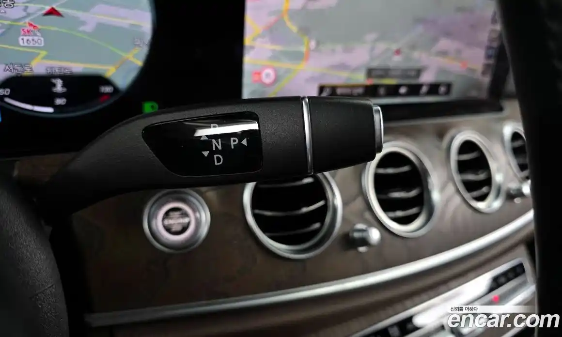 Mercedes-Benz E-Class 2021 2.0 Автомат в Москве № 193535, фото 4