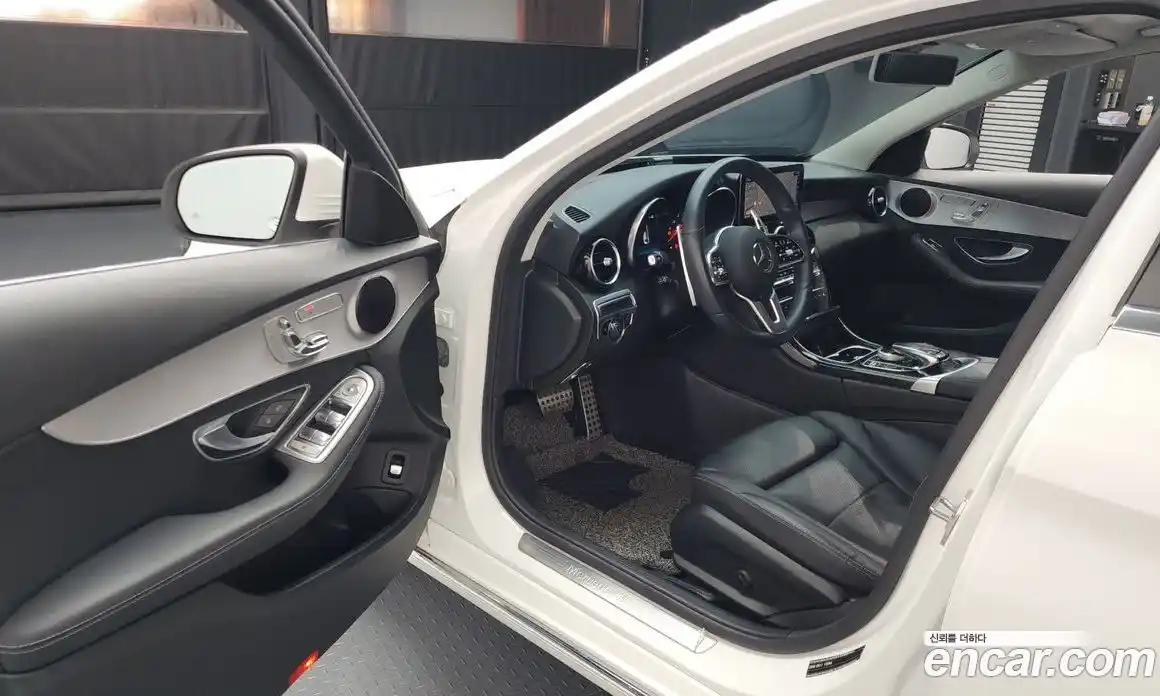 Mercedes-Benz C-Class 2020 2.0 Автомат в Москве № 194304, фото 1