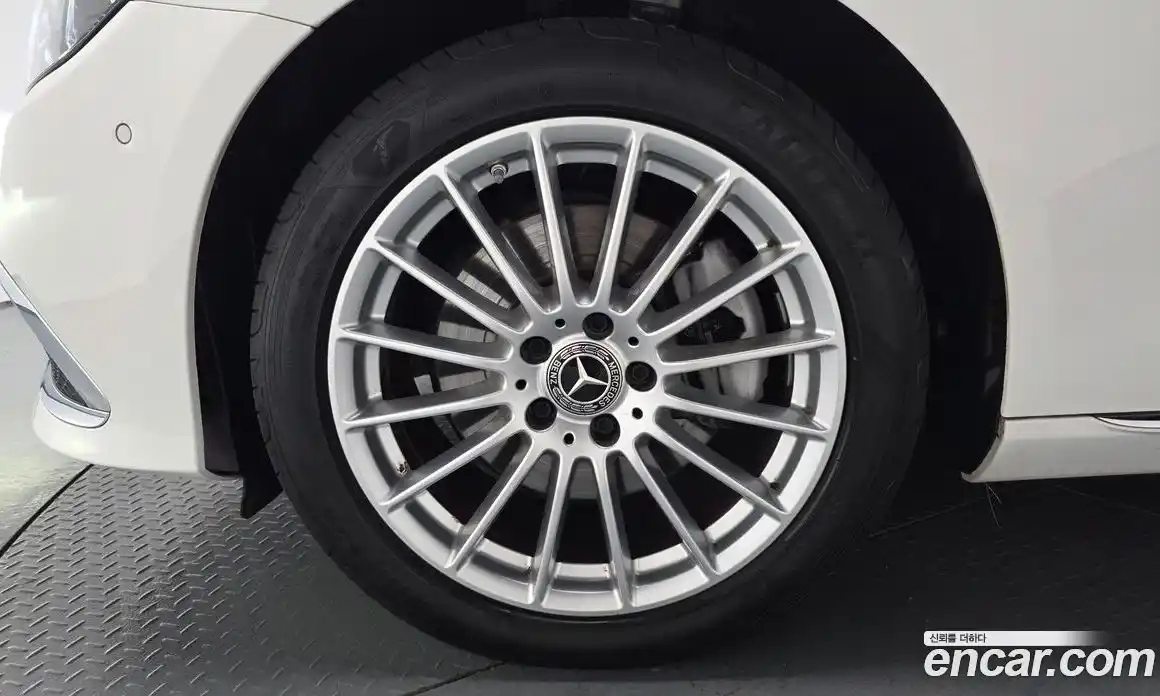 Mercedes-Benz E-Class 2023 2.0 Автомат в Москве № 204850, фото 18