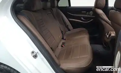 Mercedes-Benz E-Class 2023 2.0 Автомат в Москве № 204850, миниатюра 6