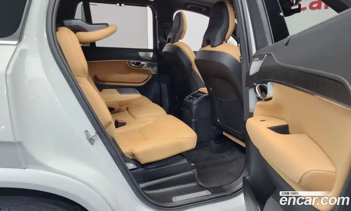 Volvo XC90 2024 2.0 Автомат в Москве № 212868, фото 10