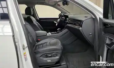 Volkswagen Touareg 2022 3.0 Автомат в Москве № 215237, миниатюра 9