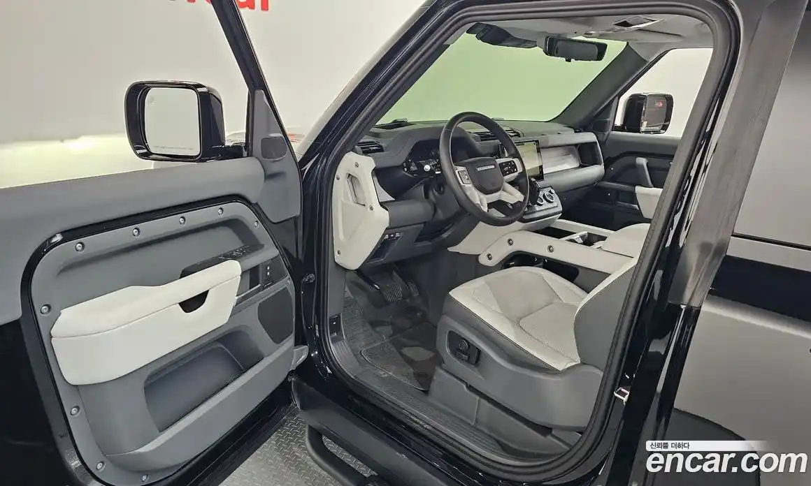 Land Rover Defender 2025 3.0 Автомат в Москве № 231123, фото 3