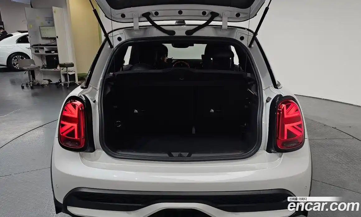 Mini Cooper 2024 2.0 Автомат в Москве № 231381, фото 9