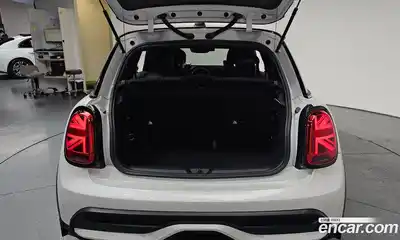 Mini Cooper 2024 2.0 Автомат в Москве № 231381, миниатюра 9