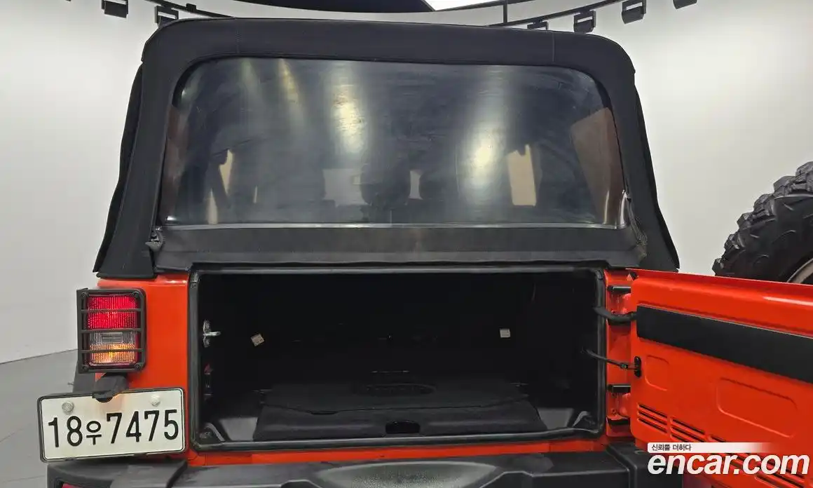 Jeep Wrangler 2015 2.8 Автомат в Москве № 232552, фото 14