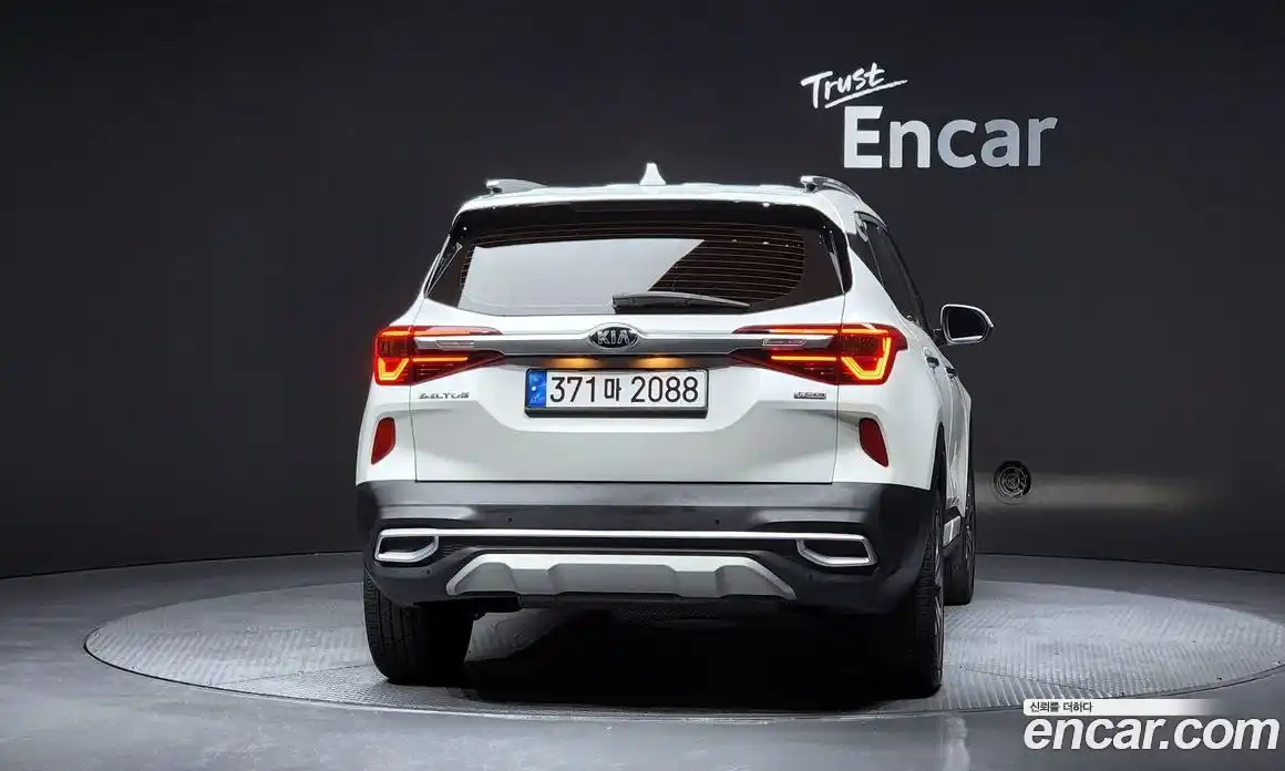 Kia Seltos 2021 1.6 Автомат в Москве № 287914, фото 1