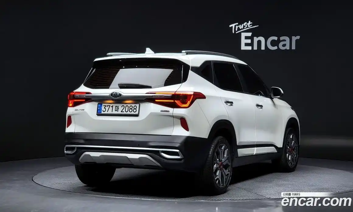 Kia Seltos 2021 1.6 Автомат в Москве № 287914, фото 5