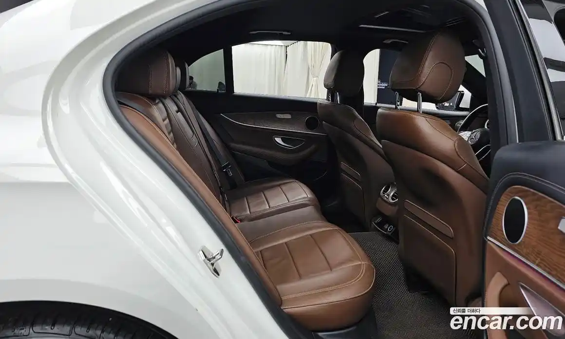 Mercedes-Benz E-Class 2023 2.0 Автомат в Москве № 308635, фото 16