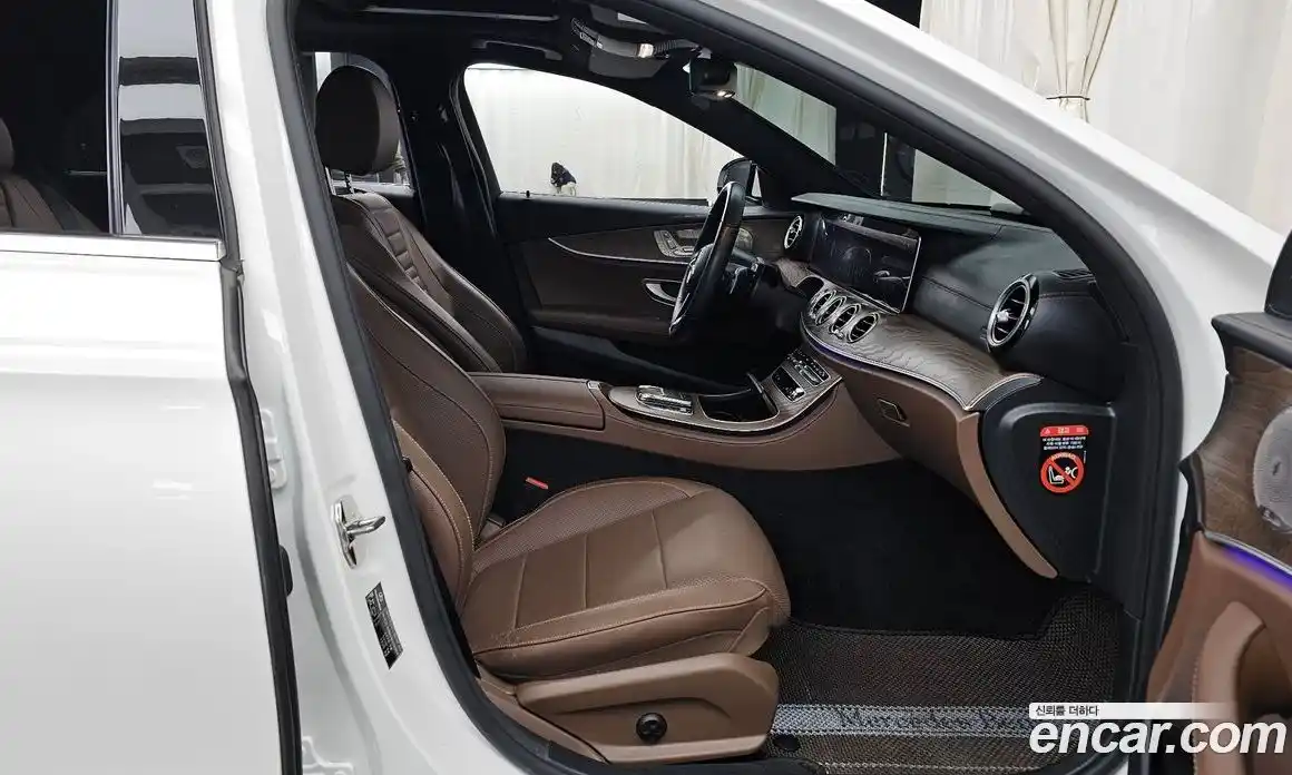 Mercedes-Benz E-Class 2023 2.0 Автомат в Москве № 308635, фото 19