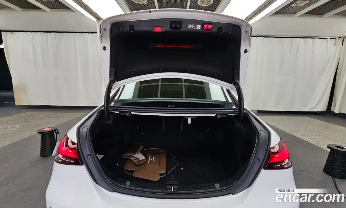 Mercedes-Benz E-Class 2023 2.0 Автомат в Москве № 308635, фото 3