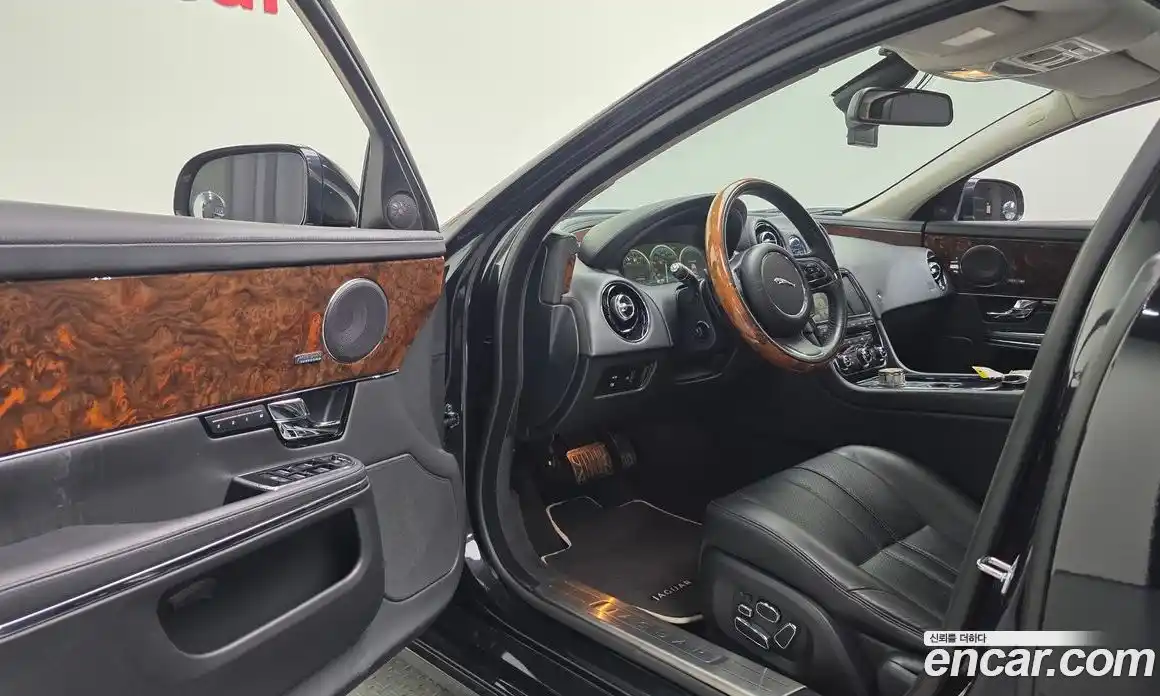 Jaguar XJ 2013 3.0 Автомат в Москве № 335837, фото 20